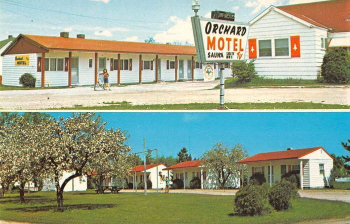 Berrys Motel (Orchard Motel, Orchard Grove Motel) - Vintage Postcard
